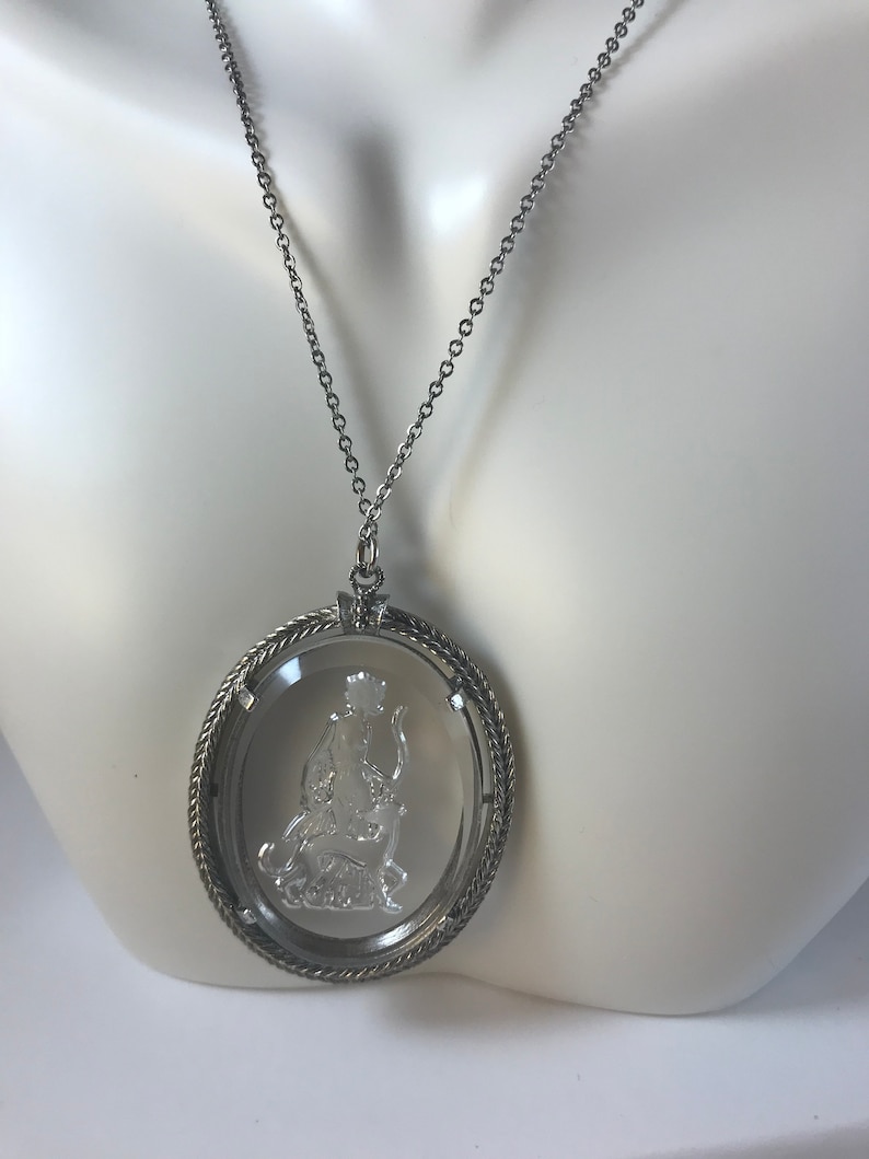 A Beautiful Classic Intaglio Pendant-Avon Vintage image 2