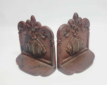 Antique Albany Foundry Co. Fleur de lis cast iron bookends - pattern 47 circa 1932