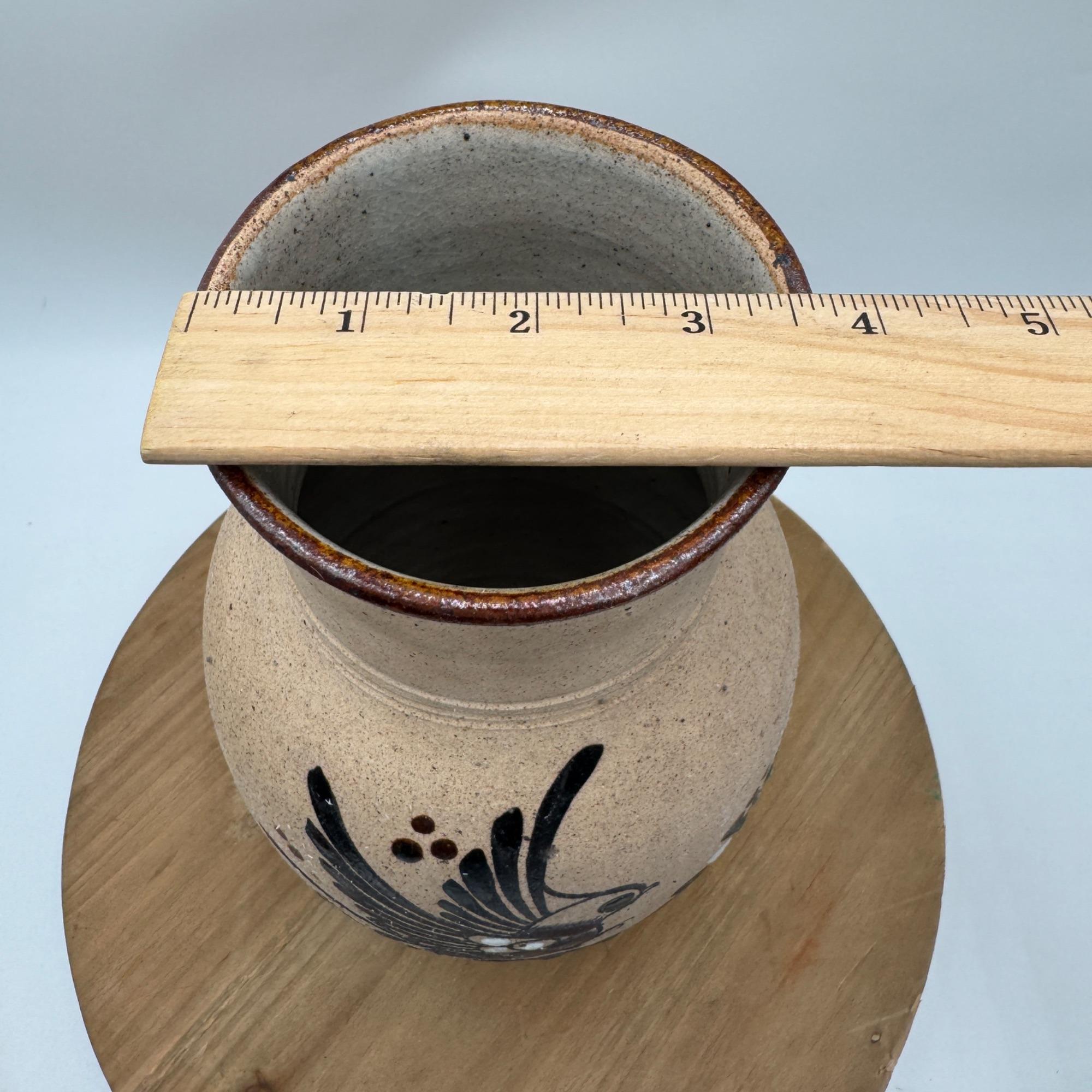 ヴィンテージ トナラ陶器花瓶、手描きの鳥と花のデザイン、サイン入り