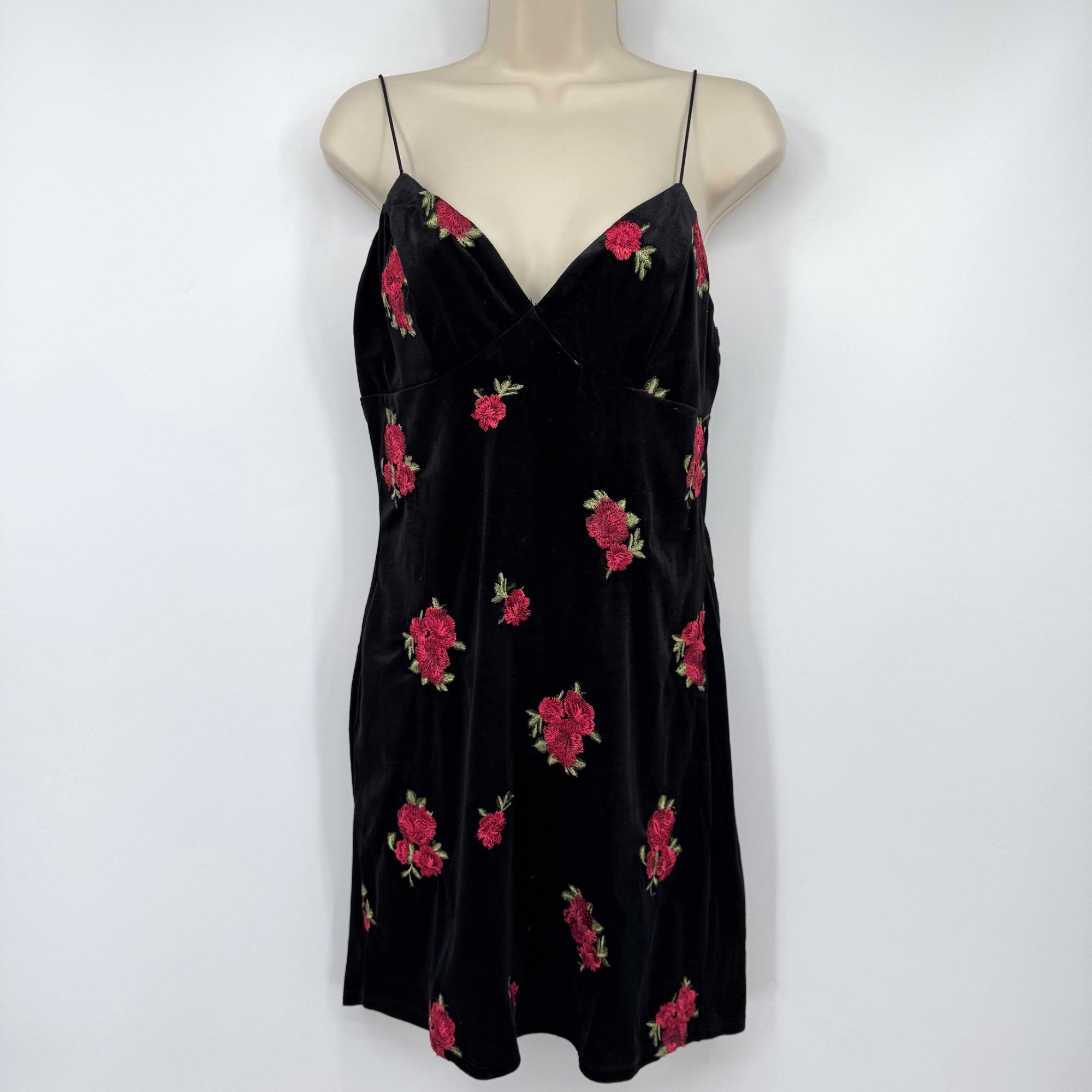 trixxi floral embroidered dress Blue Floral Tie Shoulder Midi Dress main image 0
