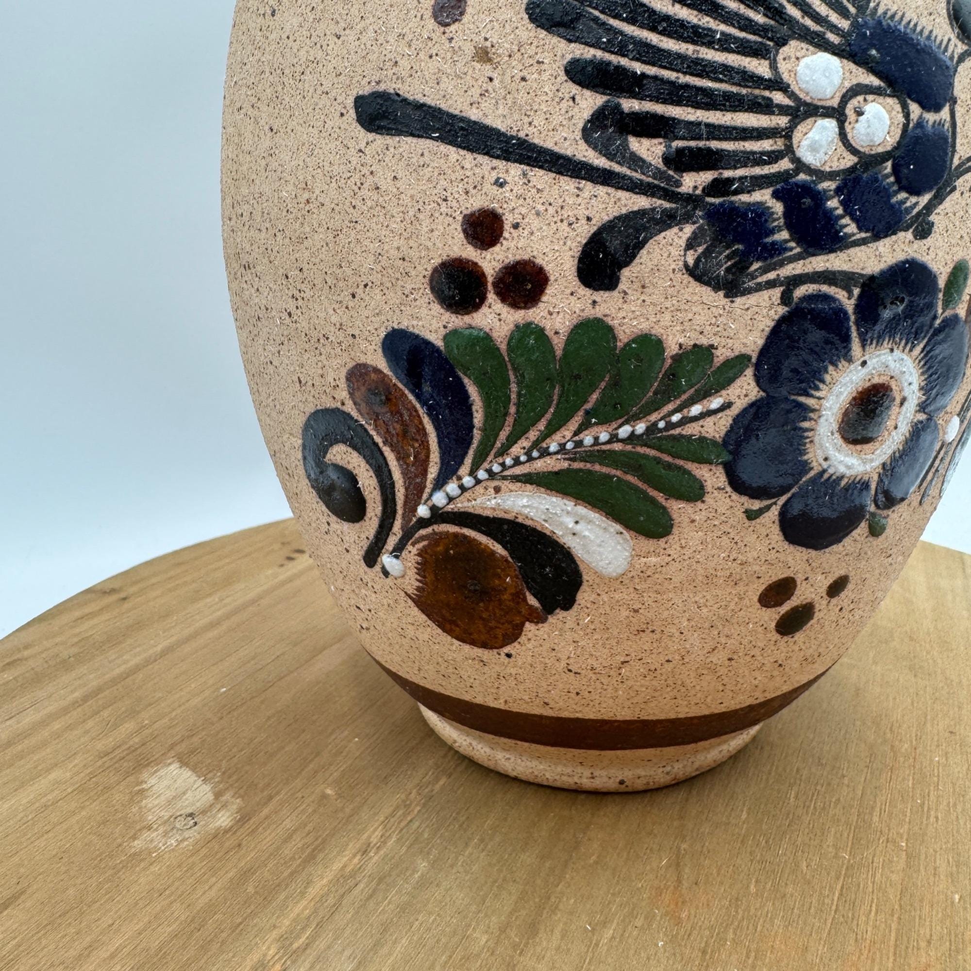 ヴィンテージ トナラ陶器花瓶、手描きの鳥と花のデザイン、サイン入り