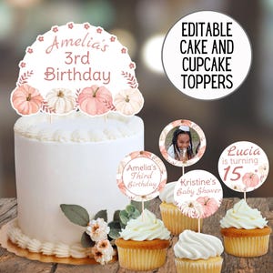 Puede incluir: Una tarta glaseada blanca con un adorno decorativo que dice "Amelia's 3rd Birthday" y presenta calabazas de acuarela. También se muestran cupcakes con adornos a juego, con el texto "Kristine's Baby Shower" y "Lucia is turning 15".