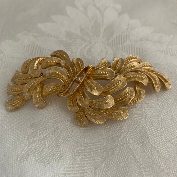 Vintage Coro Brooch Gold Tone Textured Cluster Of… - image 4