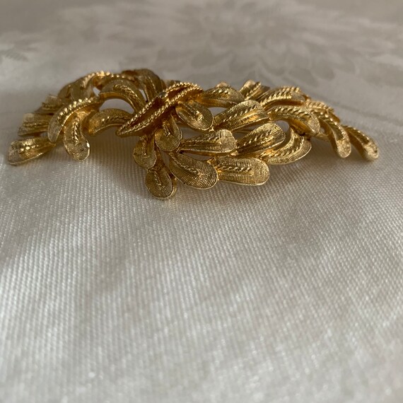 Vintage Coro Brooch Gold Tone Textured Cluster Of… - image 8