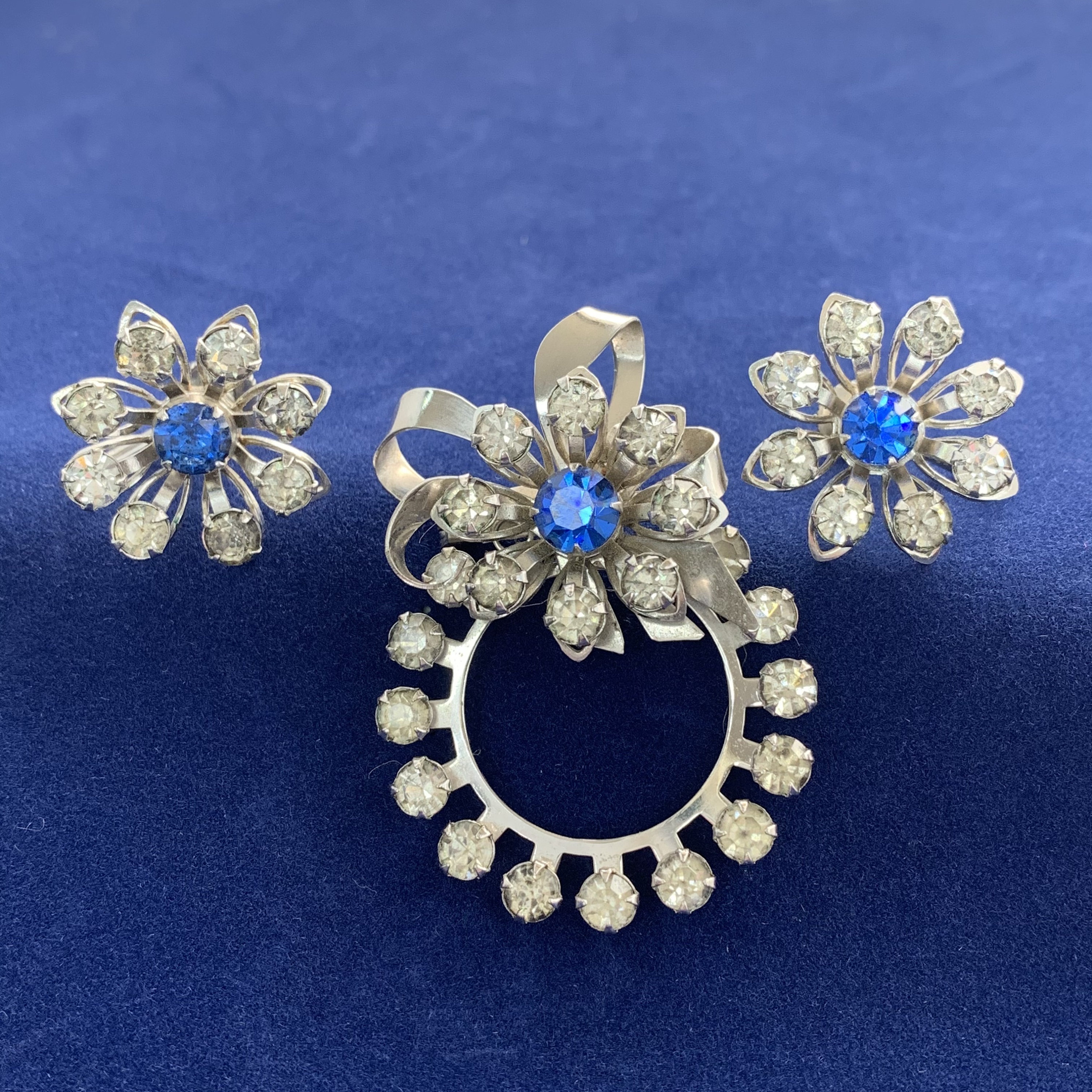 Vintage Bugbee & Niles B.N. Brooch Earring Set Blue Center 