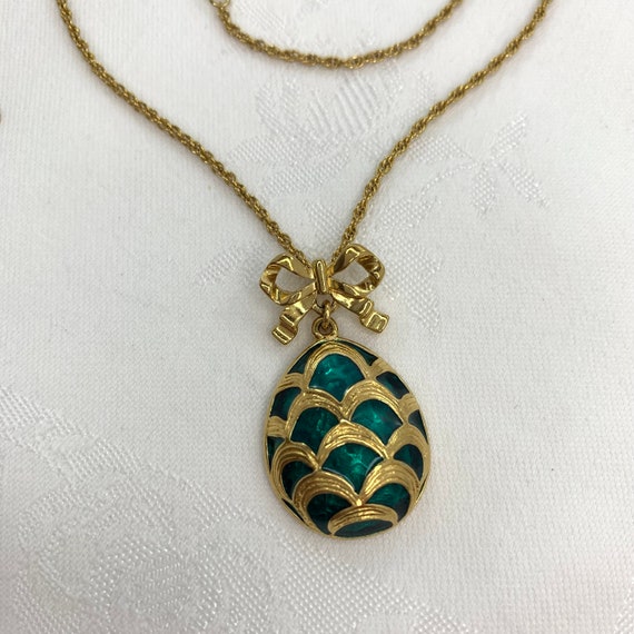 Vintage Avon Necklace Green Enameled Egg Pendant … - image 1