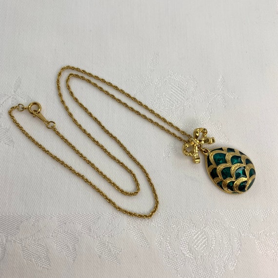 Vintage Avon Necklace Green Enameled Egg Pendant … - image 3