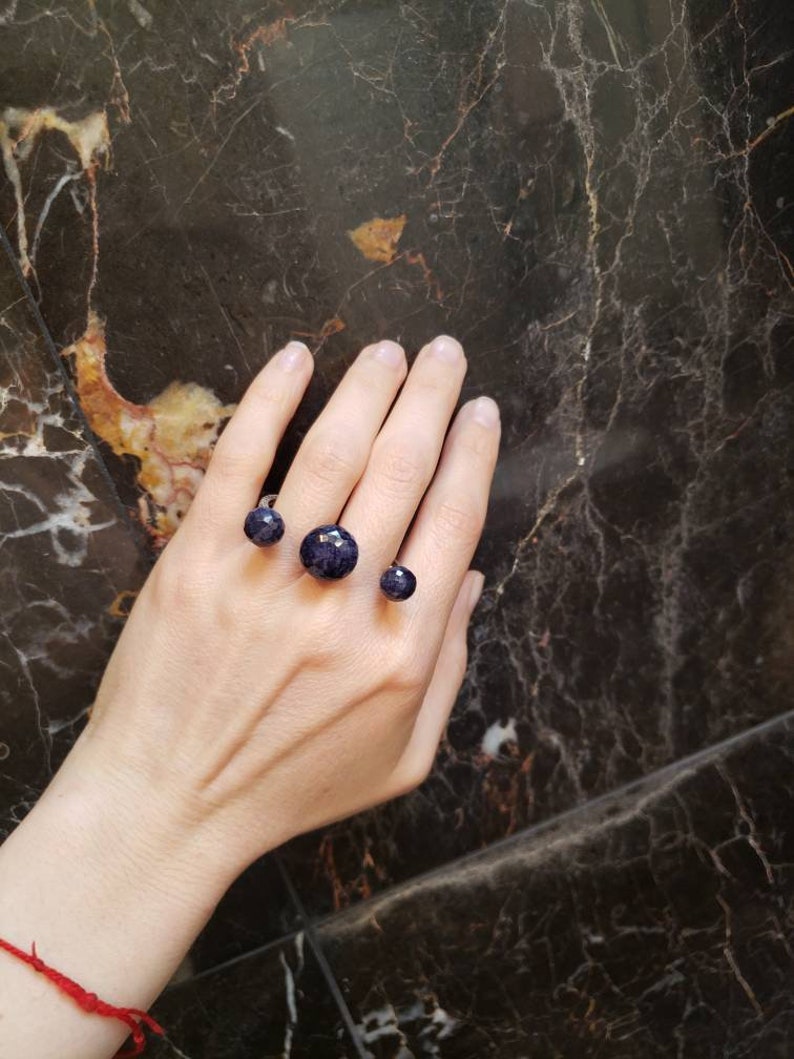Three Stone Saphire Adjustable Ring.