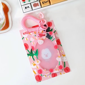 MoMo Kaninchen im Frühling Kartenhalter | Niedlicher Acryl-Kartenhalter, Kaninchen-Kartenhalter, Hasen-Kartenhalter, KPOP-Fotokartenhalter, Blume