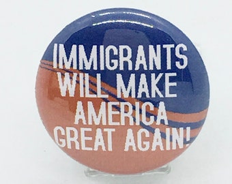 ¡Los inmigrantes harán que Estados Unidos vuelva a ser grande! - 1 "Pin, Zipper Pull o Llavero - ¡Imanes también!