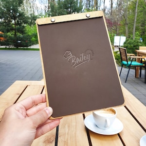 Portamenús de madera con tapa de cuero A5, Tapa de menú con relieve, Carpeta de menú de restaurante, Tablero de menú, Menú de cuero, Tapa de menú personalizada