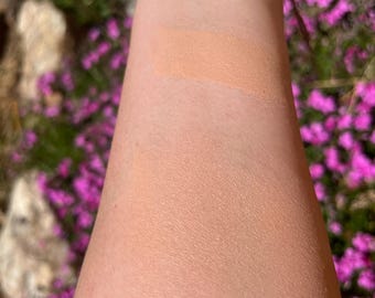 Fondotinta in stick cremoso / Wheat 140 (caldo medio) / Trucco botanico e minerale