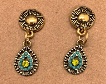 Turquoise and yellow beaded teardrop charm earrings on gold posts.  Aztec, Southwest, Hippie, Boho, Gold Posts, Dangle