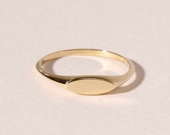 Anillo De Sello Ovalado Grabable De Oro Amarillo De 10 Quilates Con Detalle De Cuerda, Acanalado Y Vástago Cónico, Talla 2 : Claddagh
