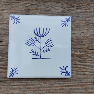 Hand painted Delft style blue ceramic tile with wild flower design. Dutch blue. Backsplash tile. Kitchen, bathroom decor, wall art Wild carrot