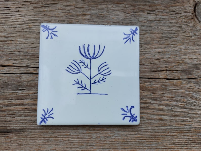 Hand painted Delft style blue ceramic tile with wild flower design. Dutch blue. Backsplash tile. Kitchen, bathroom decor, wall art Wild carrot