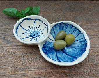 Plato de aceitunas de doble cuenco de cerámica hecho a mano y pintado a mano