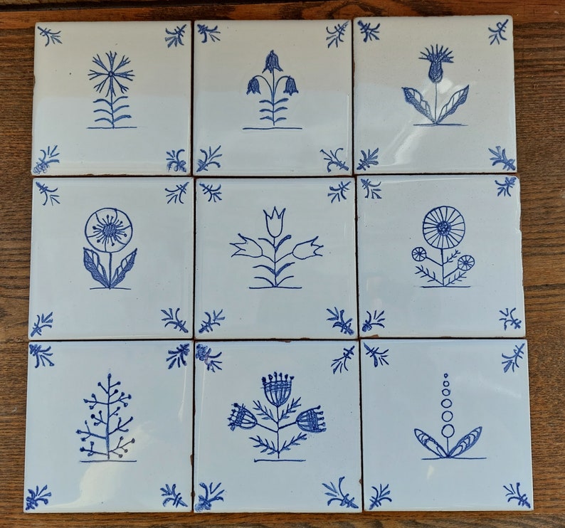 Hand painted Delft style blue ceramic tile with wild flower design. Dutch blue. Backsplash tile. Kitchen, bathroom decor, wall art zdjęcie 3