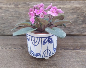 Delft style planter on feet with planter decor. Ceramic planter. Ceramic pot. Cactus pot. Clay planter pots. Housewarming gift. Housewarming