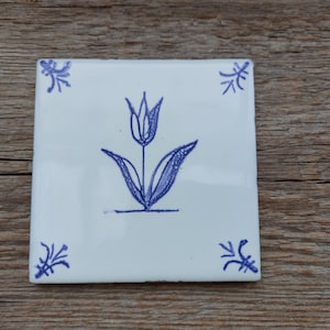 Hand painted Delft style blue ceramic tile with wild flower design. Dutch blue. Backsplash tile. Kitchen, bathroom decor, wall art White tulip