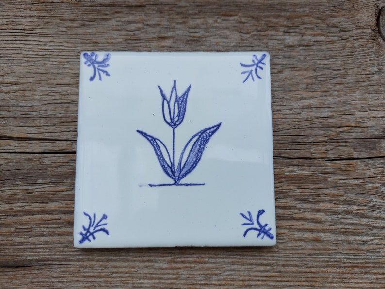 Hand painted Delft style blue ceramic tile with wild flower design. Dutch blue. Backsplash tile. Kitchen, bathroom decor, wall art White tulip