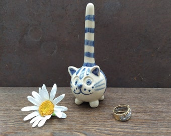 Handmade pottery Blue Striped Cat Ring holder. Striped long tail cat, gift for girlfriend, sweet gift for cat lover