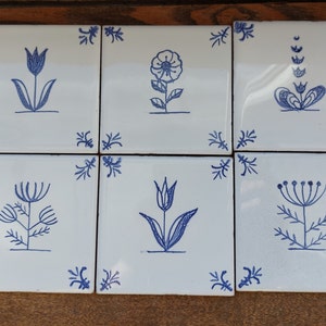 Hand painted Delft style blue ceramic tile with wild flower design. Dutch blue. Backsplash tile. Kitchen, bathroom decor, wall art zdjęcie 1