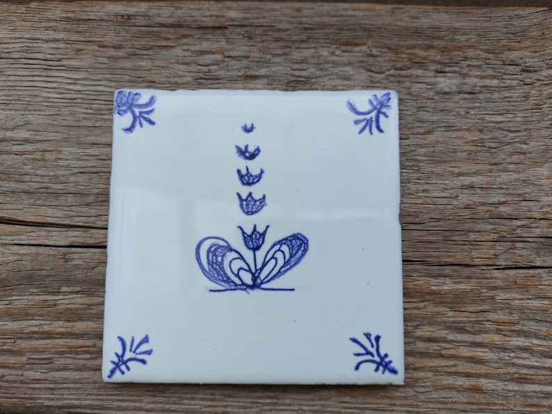 Hand painted Delft style blue ceramic tile with wild flower design. Dutch blue. Backsplash tile. Kitchen, bathroom decor, wall art Blue bells