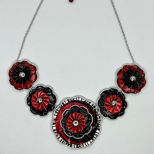 FLORAL CAPSULE NECKLACE coffee, made with recycled materials, gift for girls and women, gift for mother, eco-sustainable, recycling