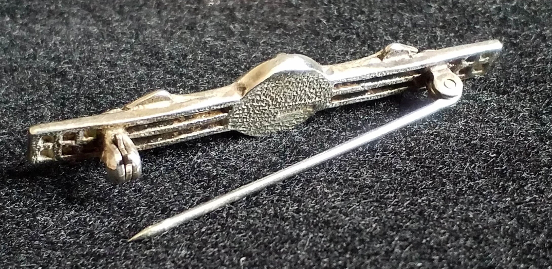 Spilla vintage in argento degli anni '90 con design ispirato a Mackintosh. - Italia