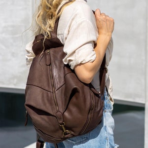 Wandelbarer Lederrucksack für Frauen - Weicher italienischer Lederrucksack - Slouchy Lederrucksack-Geldbeutel - Braunes Leder-Rucksack-Frauen-Geschenk