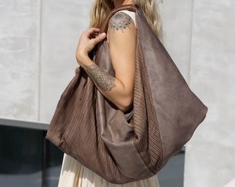 Soft and Spacious Leather Slouchy Hobo Bag - Perfect for Everyday Use, Handcrafted Large Leather Hobo Bag - Slouchy & Stylish Shoulder Bag