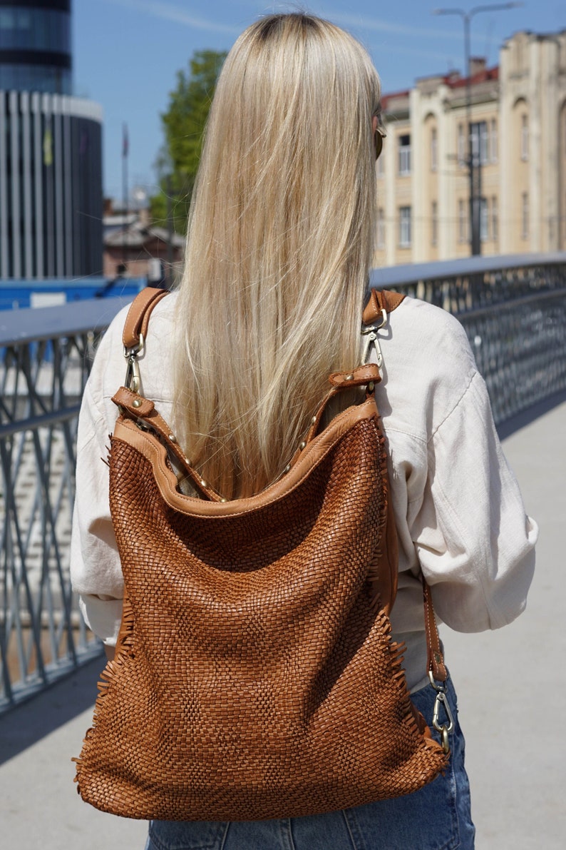 Wandelbare gewebte Leder Hobo Tasche Frauen, große Hobo Vintage Cognac Ledertasche, weiches Leder Crossbody Hobo Taschen für Frauen, großer Rucksack Bild 1