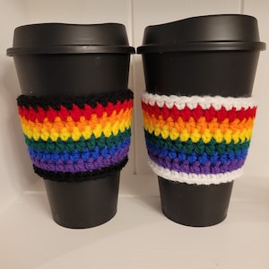 Taza de manga de café RAINBOW acogedora - crochet hecho a mano