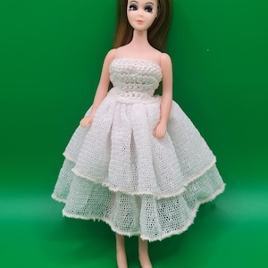 Vestido de novia de crochet blanco con volantes de Dawn Pippa