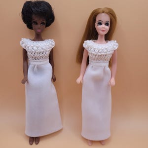 Vestido de novia de crochet con ribete de cuentas blancas de Dawn Pippa