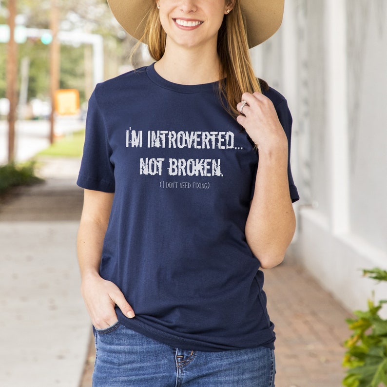 Je suis introverti... pas brisé Chemise introvertie Chemise de citation positive T-shirt Introvertis T-shirt introverti Chemise introvertie drôle Navy