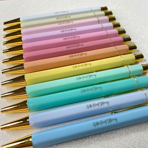 Bolígrafos pastel: bolígrafos de tinta azul o negra para el trabajo y la oficina. Bolígrafos multicolores en azul, lavanda, blanco, rosa y menta. 0,7 mm. Regalo de Navidad.