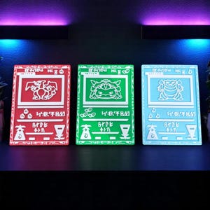 Set Cartes Pokémon 3D : Starter Set Dracaufeu / Tortank / Florizarre – Style carte antique – Déco Geek Originale
