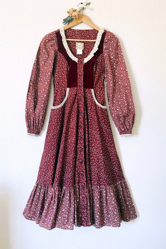 GUNNE SAX | 1970s Velveteen -Trimmed Floral Cotton