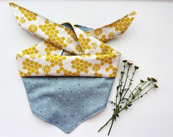 Honeycomb Dots Reversible Dog Bandana/Bandana/Dog Accessories/Reversible Bandana/Floral/Mustard/Bees/Honeycomb/Spring