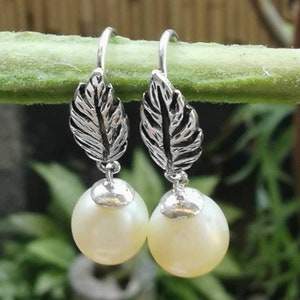 A Noetic White South sea pearl earings With Sterling Silver, Small Pearl