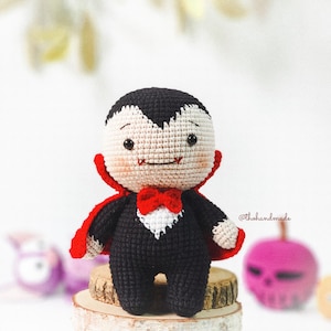 Halloween vampire crochet amigurumi doll, amigurumi vampire dracula, crochet halloween dracula, amigurumi gothic doll, best halloween gift
