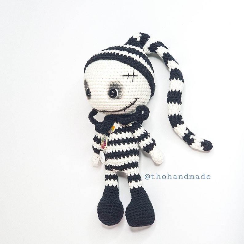 Jack Skellington gehäkelte Amigurumi Puppe, Häkelpuppe zu verkaufen. Amigurumi Gothic Puppe, Häkelpuppe gefüllt, Amigurumi Horror Puppe, Plüschtiere Bild 3