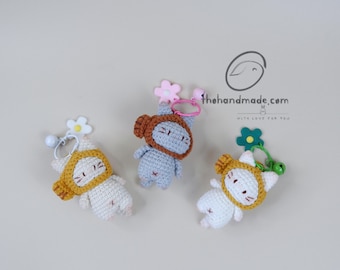 Cute Crochet Cat in Fish Hat Keychain, Kawaii Kitten Amigurumi Charm, Funny Cat Lover Gift, Handmade Animal Bag Accessory, Tiny Fish Costume