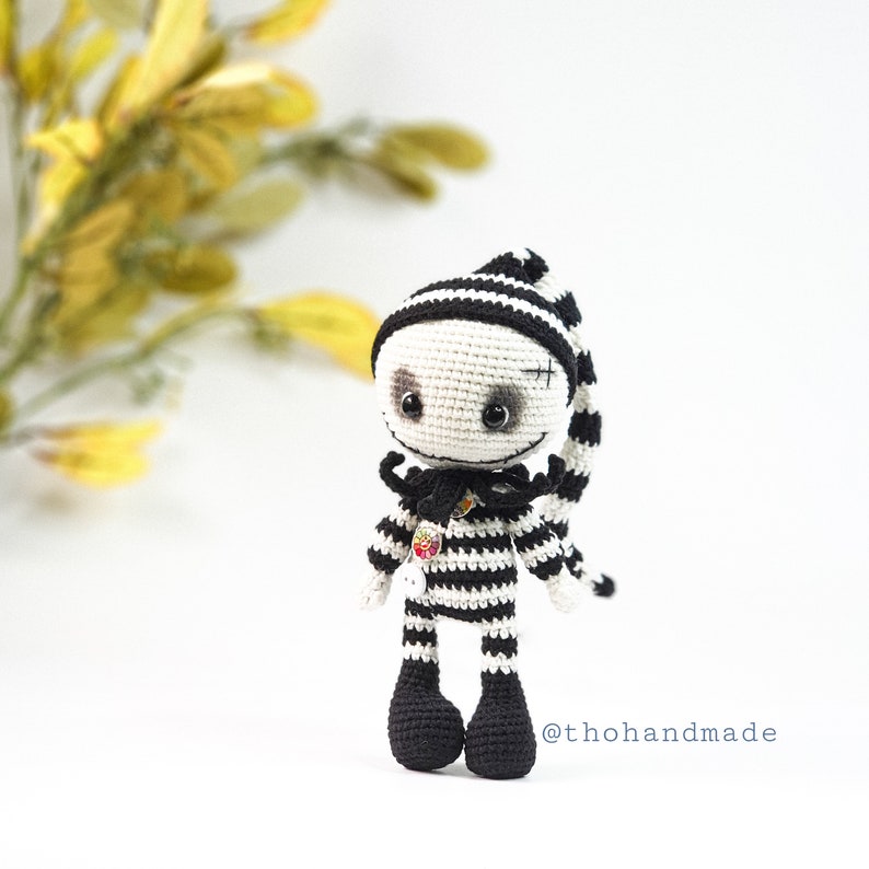 Jack Skellington gehäkelte Amigurumi Puppe, Häkelpuppe zu verkaufen. Amigurumi Gothic Puppe, Häkelpuppe gefüllt, Amigurumi Horror Puppe, Plüschtiere Bild 5