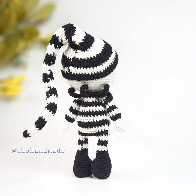 Jack Skellington gehäkelte Amigurumi Puppe, Häkelpuppe zu verkaufen. Amigurumi Gothic Puppe, Häkelpuppe gefüllt, Amigurumi Horror Puppe, Plüschtiere Bild 7