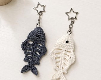 Crochet Fish Bone Keychain, Handmade Amigurumi Keychain, Cute Fish Skeleton Charm, Kawaii Bag Charm, Gift for Cat Lovers