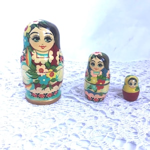 Russian matryoshka babushka  Wooden nesting doll Nesting dolls 3 pcs Wooden babushka Matryoshka doll  3 dolls in 1