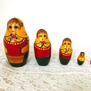 Russian matryoshka babushka Wooden nesting doll Nesting dolls 5 pcs Wooden babushka Matryoshka doll  5 dolls in 1